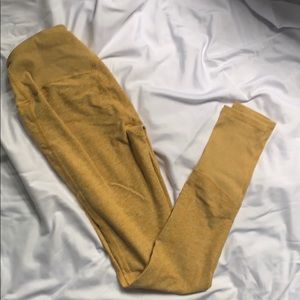 Alo yoga lounge leggings Medium Gold!!